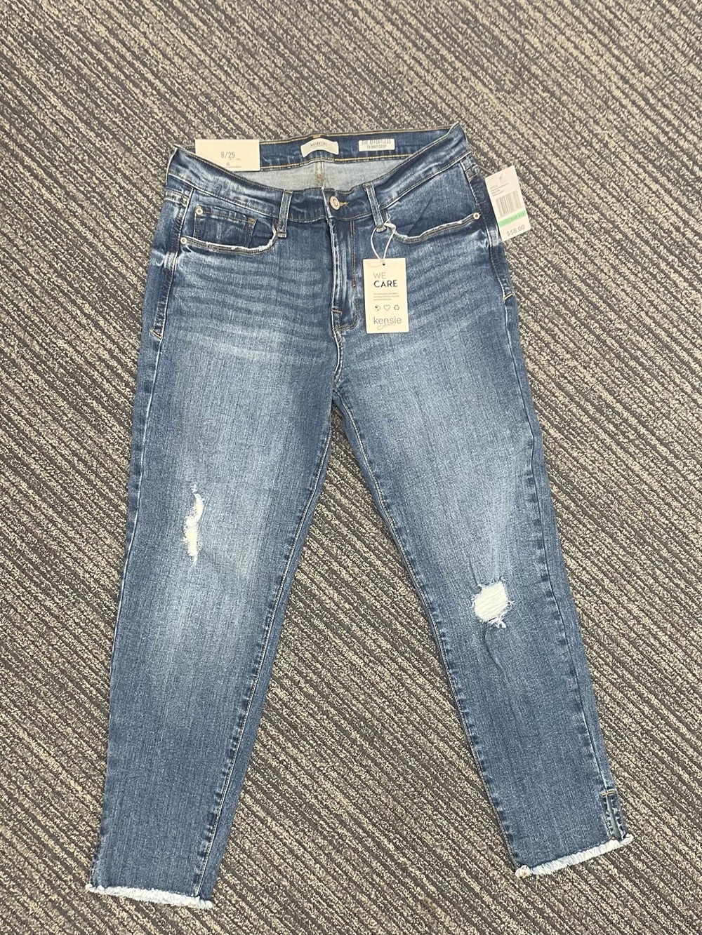 Kensie Effortless Skinny Crop Jeans Size 8/29 Freyed Hem, Stretch Denim. NWT!